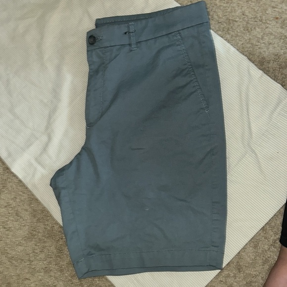 Gently use men’s shorts size 36 smoke-free home - Picture 3 of 6